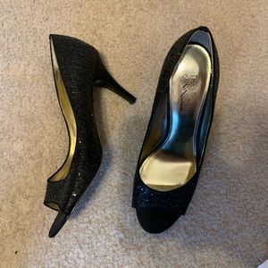 Touch of Nina Glitter Mid-Heel Shoe!  BNWOT!